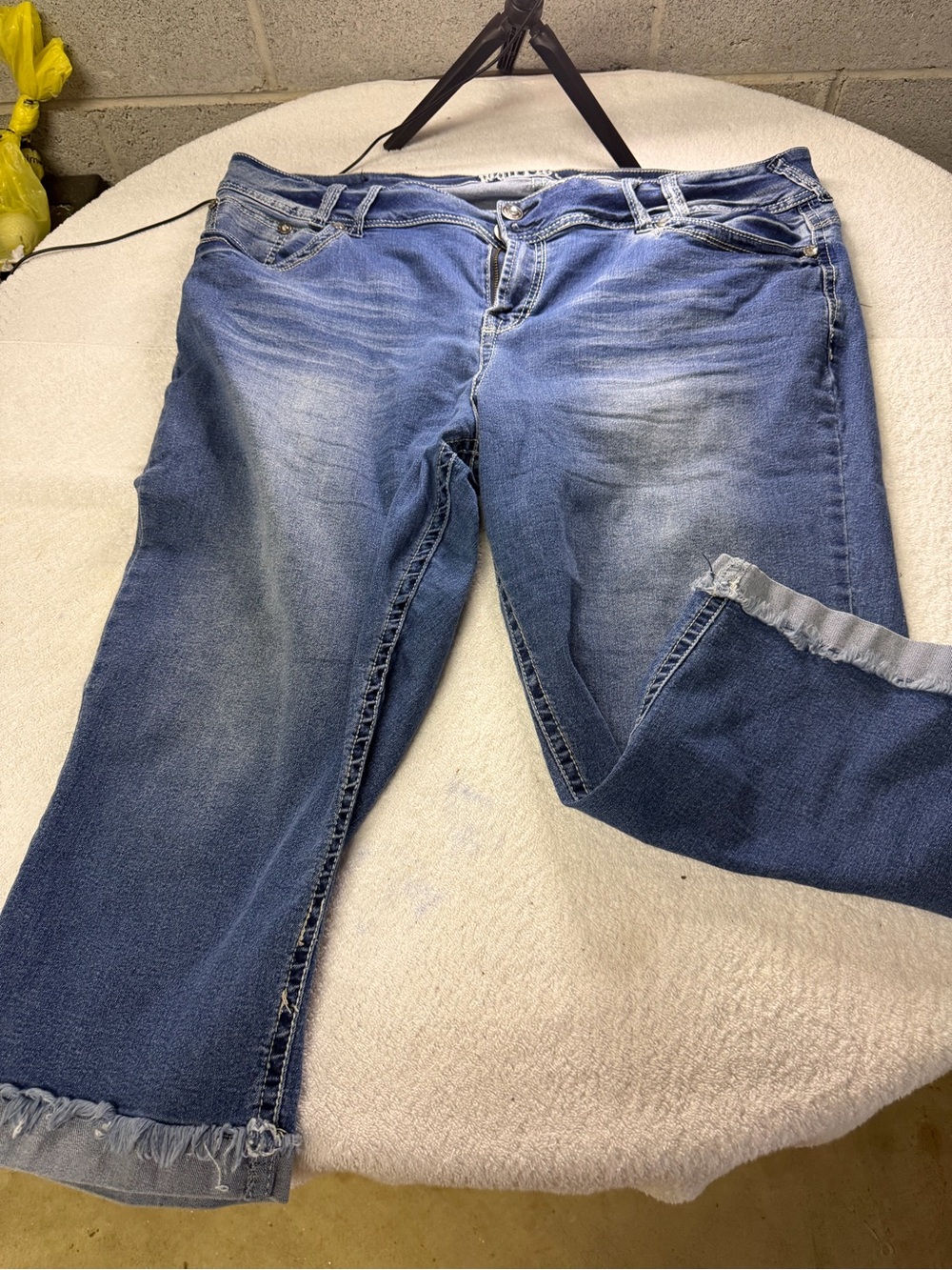 Wallflower Y2K Women’s Blue Denim Cropped Jeans appliqué sparkle design pockets